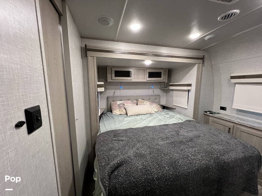 2022 Signature 8336BH by Rockwood from Pop RVs in Edinburgh, Indiana