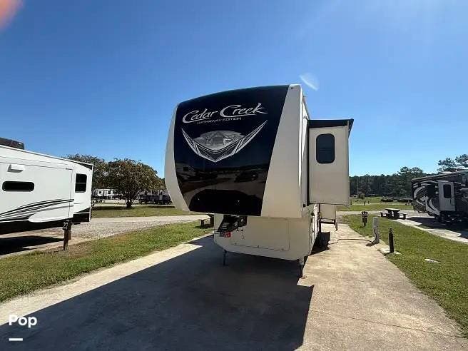 2020 Forest River Cedar Creek Hathaway 34IK - Used Fifth Wheel For Sale by Pop RVs in Madison, Alabama features Slideout