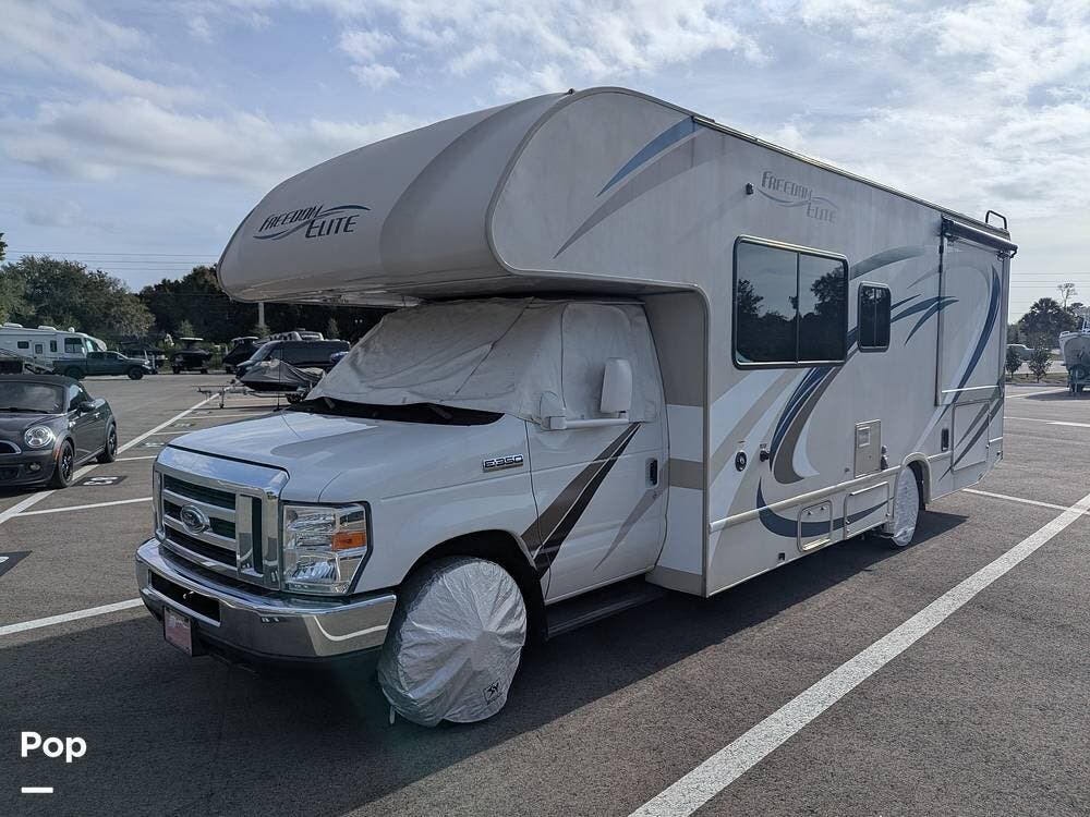 2018 Thor Motor Coach Freedom Elite 26HE - Used Class C For Sale by Pop RVs in Flagler Beach, Florida features Generator, Air Conditioning, Awning, Slideout