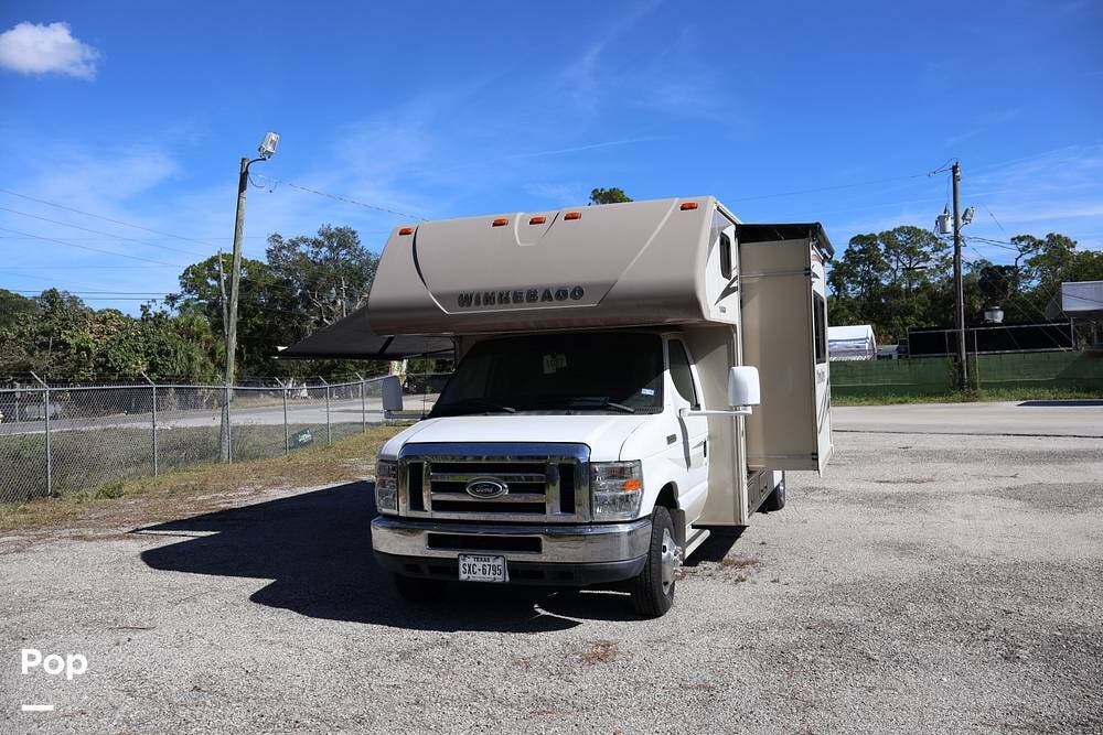2017 Winnebago Minnie Winnie 27Q - Used Class C For Sale by Pop RVs in Melbourne, Florida features Slideout