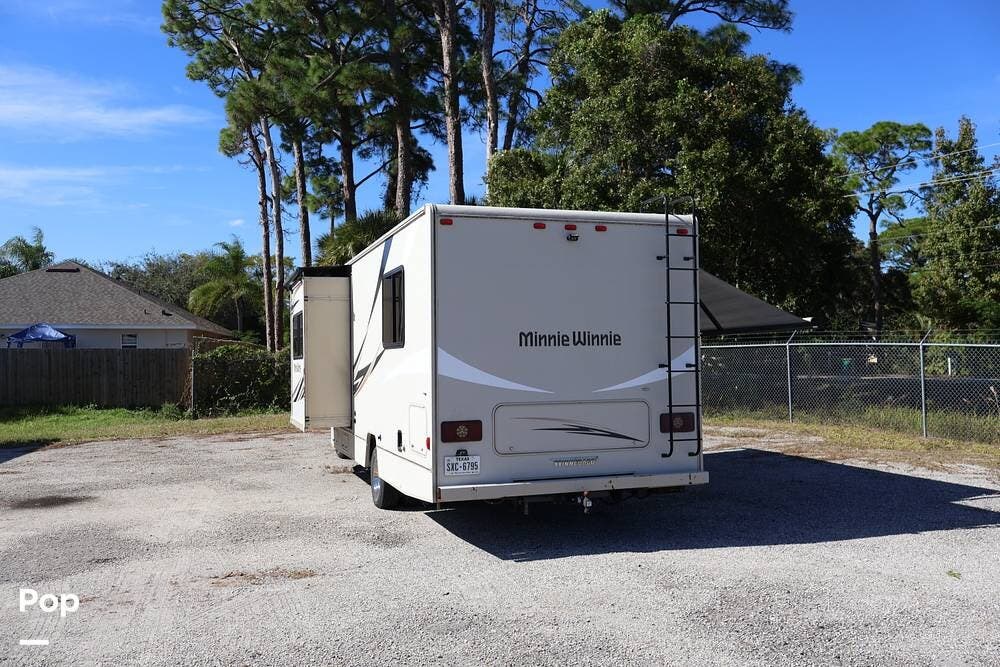 2017 Minnie Winnie 27Q by Winnebago from Pop RVs in Melbourne, Florida