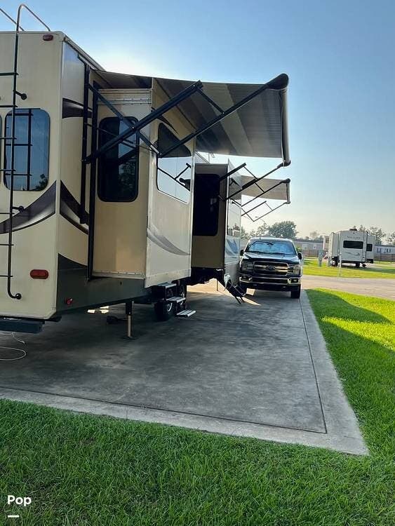2016 Solitude 375 RE by Grand Design from Pop RVs in Moss Bluff, Louisiana