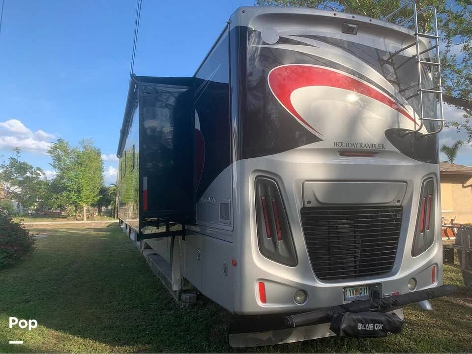 2018 Navigator 38K by Holiday Rambler from Pop RVs in Fort Myers, Florida