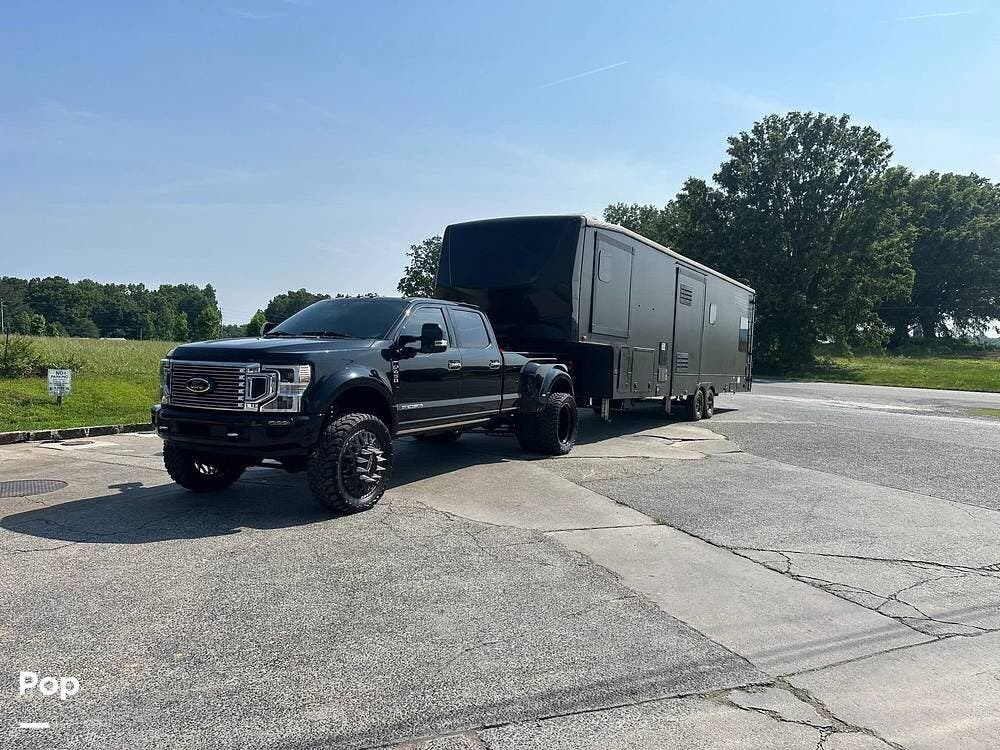 2022 Heartland Road Warrior 375RW - Used Toy Hauler For Sale by Pop RVs in Acworth, Georgia features Slideout