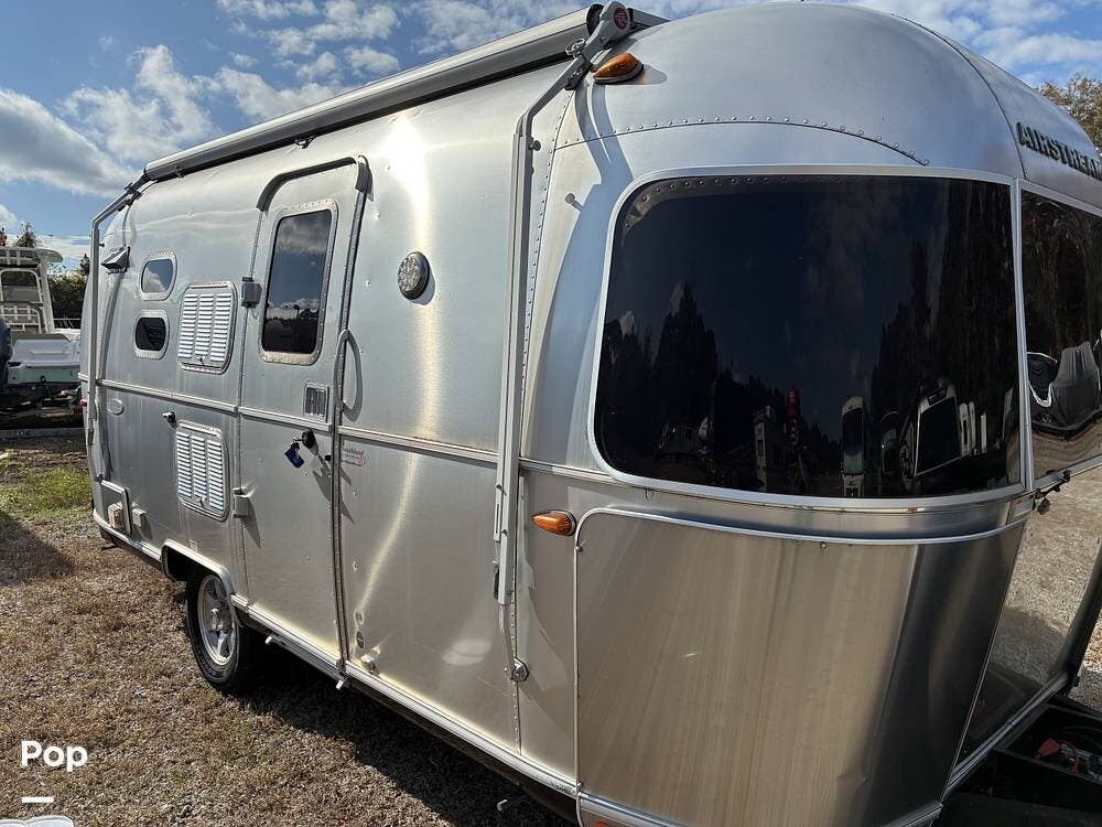 2018 Airstream Flying Cloud 20FB - Used Travel Trailer For Sale by Pop RVs in Hilton Head Island, South Carolina features Slideout
