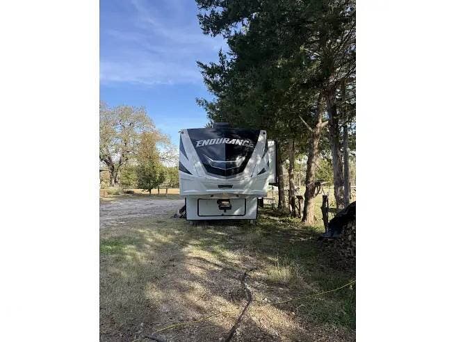 2019 Dutchmen Endurance 3456 - Used Fifth Wheel For Sale by Pop RVs in Quinlan, Texas features Slideout