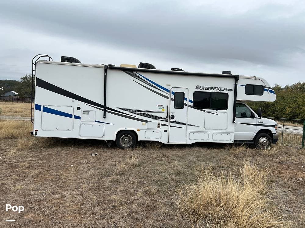 2021 Forest River Sunseeker 3270S - Used Class C For Sale by Pop RVs in Dripping Srings, Texas features Slideout, Generator, Leveling Jacks, Awning, Air Conditioning