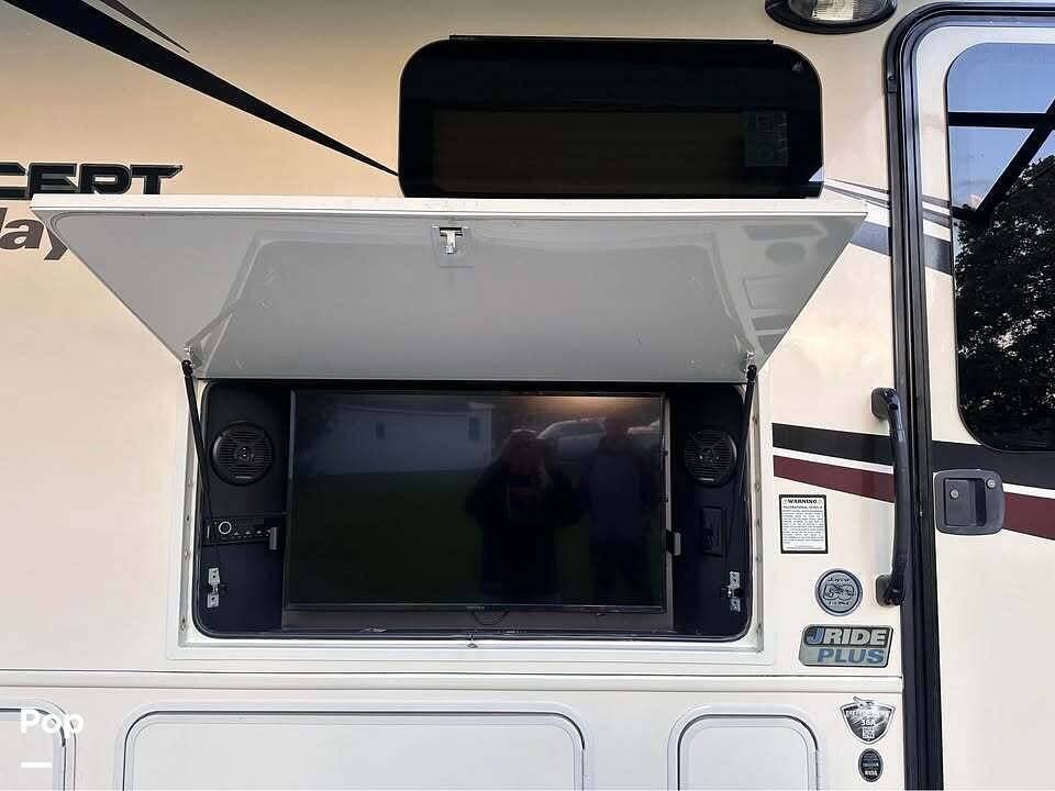 2019 Jayco Precept 36A - Used Class A For Sale by Pop RVs in Grandville, Michigan features Slideout