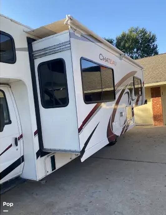 2021 Thor Motor Coach Chateau 27R - Used Class C For Sale by Pop RVs in Mexia, Texas features Slideout