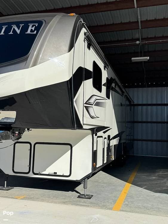 2022 Keystone Alpine 3700FL - Used Fifth Wheel For Sale by Pop RVs in Marietta, Georgia features Slideout