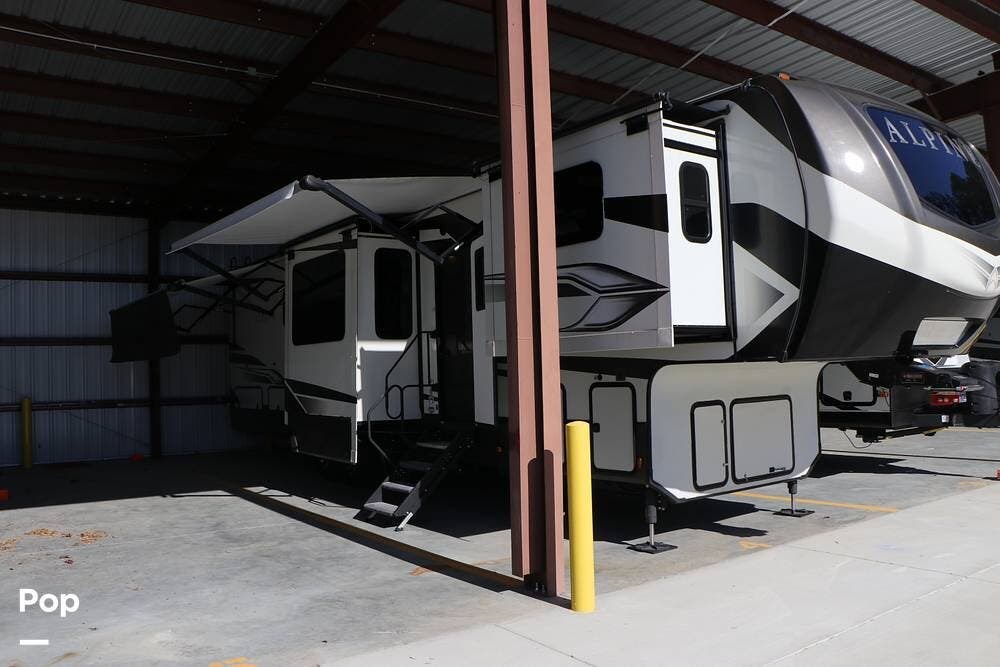 2022 Keystone Alpine 3700FL - Used Fifth Wheel For Sale by Pop RVs in Hiram, Georgia features Awning, Air Conditioning, Slideout, Leveling Jacks