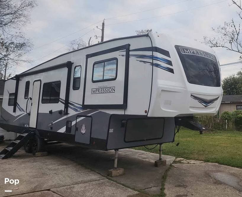 2021 Forest River Impression 320FL - Used Fifth Wheel For Sale by Pop RVs in Beaumont, Texas features Slideout