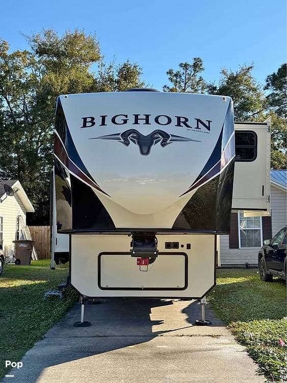 2018 Heartland Bighorn 3270RS - Used Fifth Wheel For Sale by Pop RVs in Port Saint Joe, Florida features Slideout
