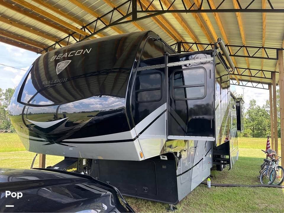 2022 Vanleigh Beacon 42 Rbd - Used Fifth Wheel For Sale by Pop RVs in Alma, Georgia features Slideout