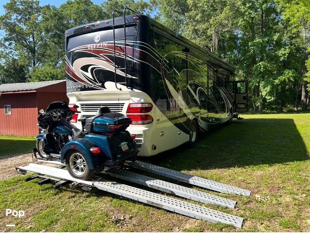2018 Tiffin Allegro Bus 40SP - Used Diesel Pusher For Sale by Pop RVs in San Augustine, Texas features Slideout