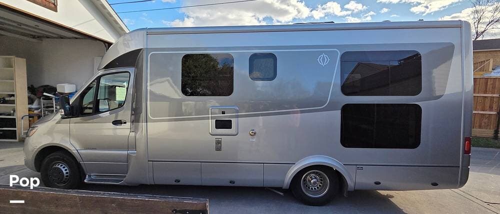 2021 Leisure Travel Unity U24RL - Used Class C For Sale by Pop RVs in Richardson, Texas features Air Conditioning, Generator, Awning