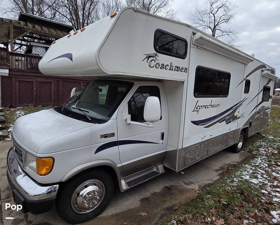 2005 Coachmen Leprechaun 292DS - Used Class C For Sale by Pop RVs in Tallmadge, Ohio features Slideout, Awning, Air Conditioning, Generator