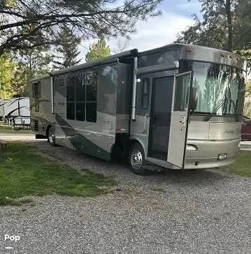 2005 Winnebago Journey 39F - Used Diesel Pusher For Sale by Pop RVs in Mims, Florida features Slideout