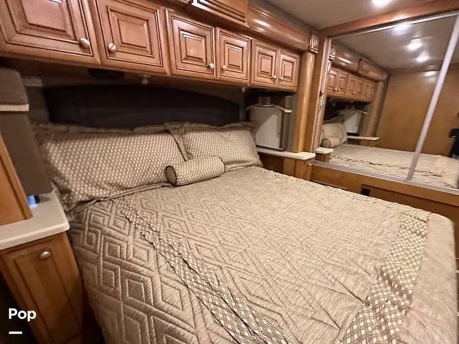 2016 Palazzo 35.1 by Thor Motor Coach from Pop RVs in Sacramento, California