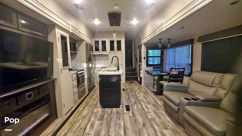 2022 Jayco Eagle 321RSTS - Used Fifth Wheel For Sale by Pop RVs in Combine, Texas features Slideout