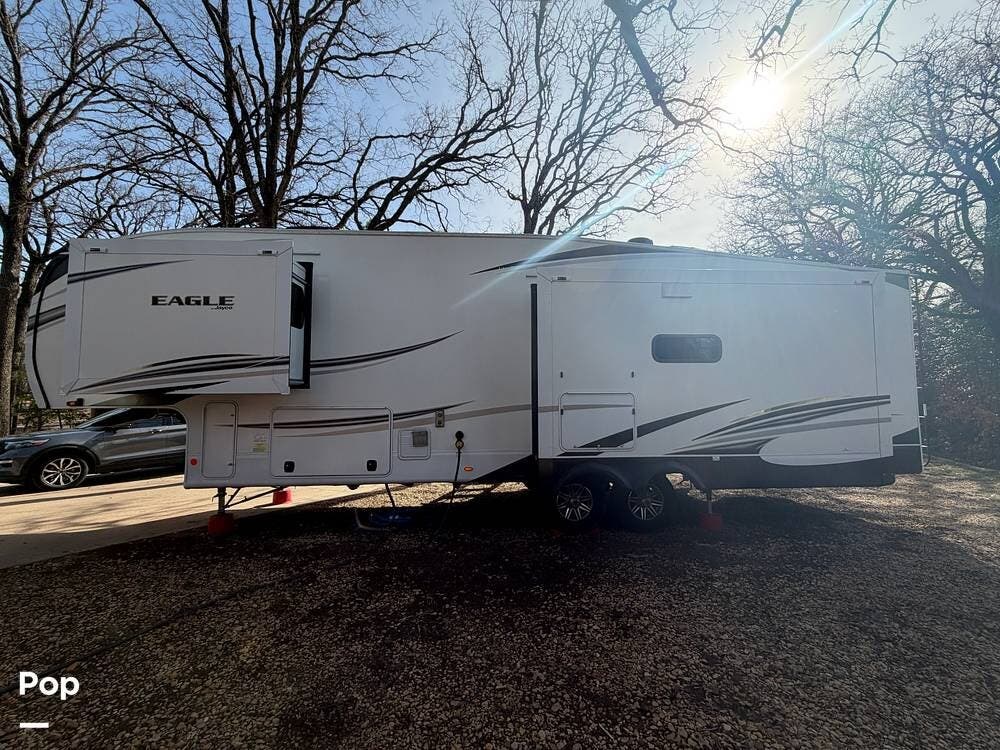 2022 Jayco Eagle 321RSTS - Used Fifth Wheel For Sale by Pop RVs in Combine, Texas features Air Conditioning, Awning, Leveling Jacks, Slideout