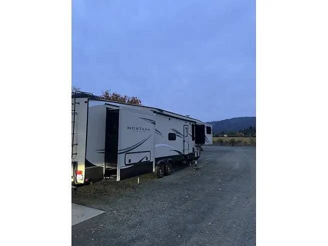 2017 Montana HIGH COUNTRY 374FL by Keystone from Pop RVs in Saint Helena, California