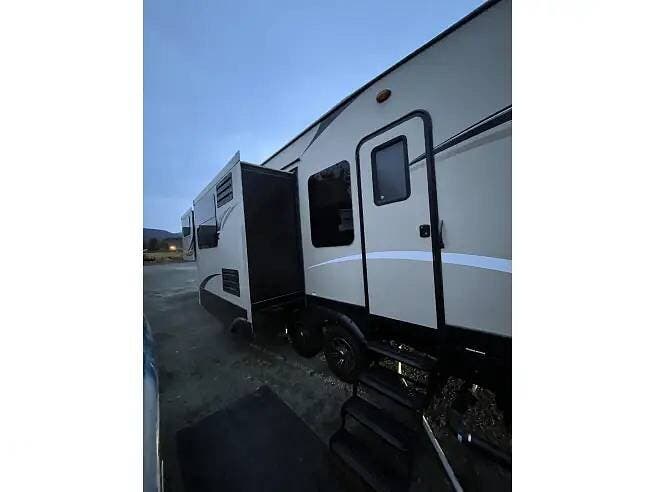 Used 2017 Keystone Montana HIGH COUNTRY 374FL available in Saint Helena, California