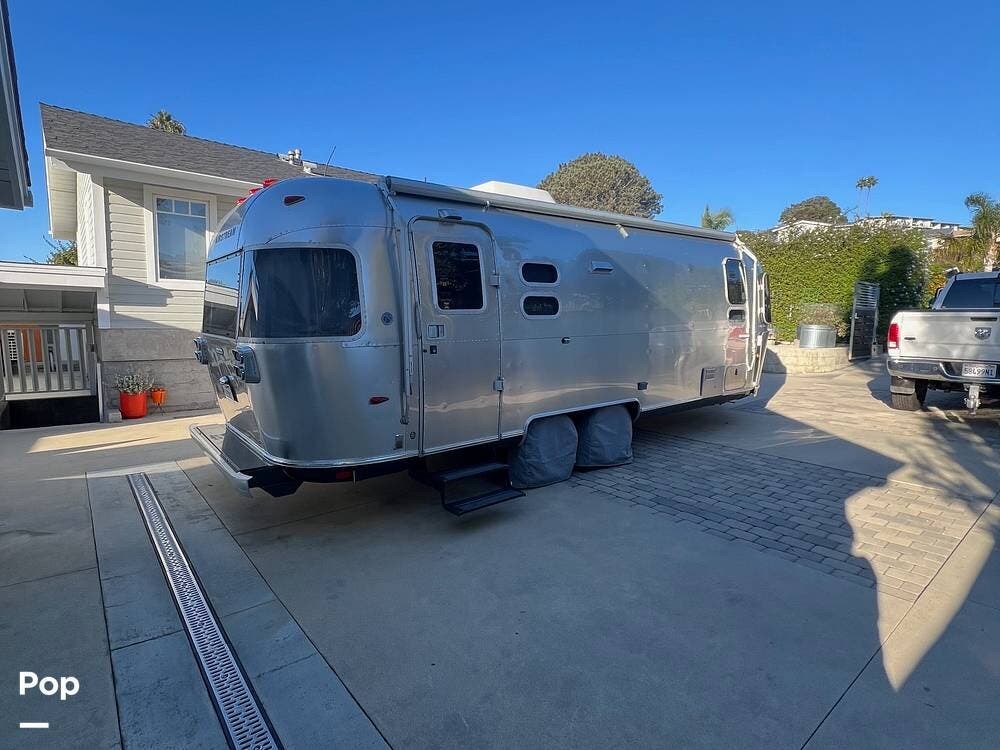 2007 Airstream International 25FB QUEEN - Used Travel Trailer For Sale by Pop RVs in Solana Beach, California
