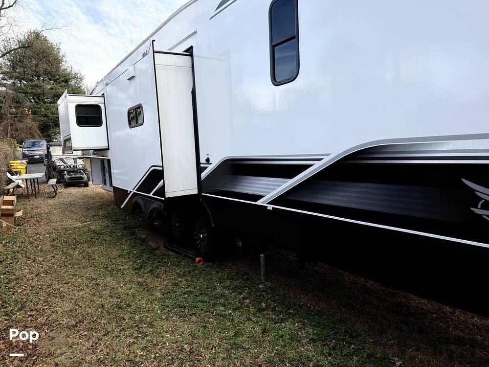 2024 Jayco Eagle 360DBOK - Used Fifth Wheel For Sale by Pop RVs in Jessup, Maryland features Slideout, Awning, Air Conditioning