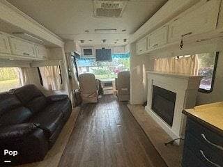 2006 Holiday Rambler Endeavor 40PDQ - Used Diesel Pusher For Sale by Pop RVs in Pensacola, Florida features Slideout