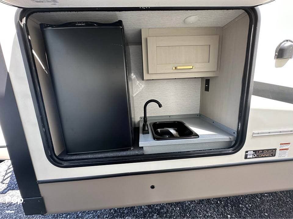 2024 Forest River Heritage Glen 369BL - Used Fifth Wheel For Sale by Pop RVs in Walterboro, South Carolina features Slideout