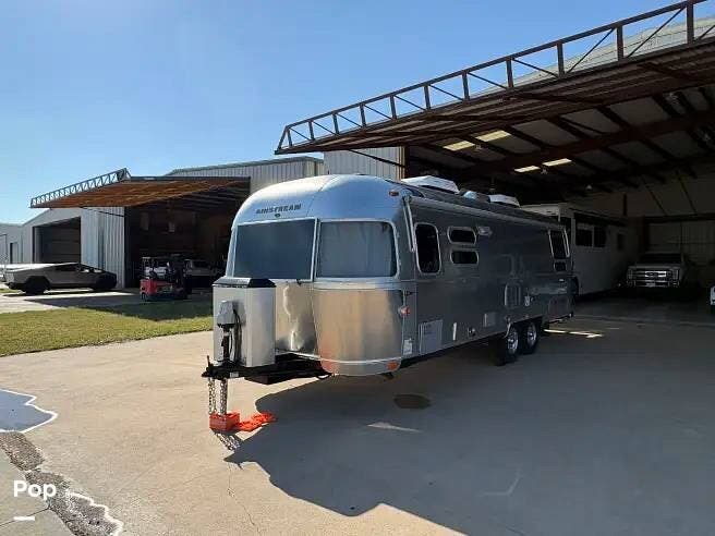 2018 Airstream International 28RB TWIN - Used Travel Trailer For Sale by Pop RVs in Dallas, Texas