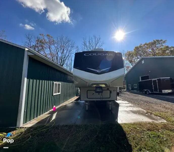 2022 Keystone Cougar 364BHL - Used Fifth Wheel For Sale by Pop RVs in Brooklyn, Michigan features Slideout