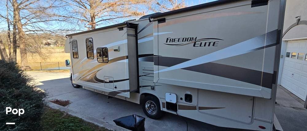 2017 Freedom Elite 29FE by Thor Motor Coach from Pop RVs in Azle, Texas