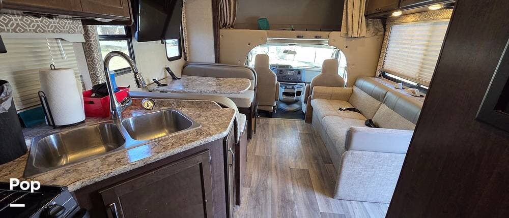 2017 Thor Motor Coach Freedom Elite 29FE - Used Class C For Sale by Pop RVs in Azle, Texas features Air Conditioning, Slideout, Awning, Generator
