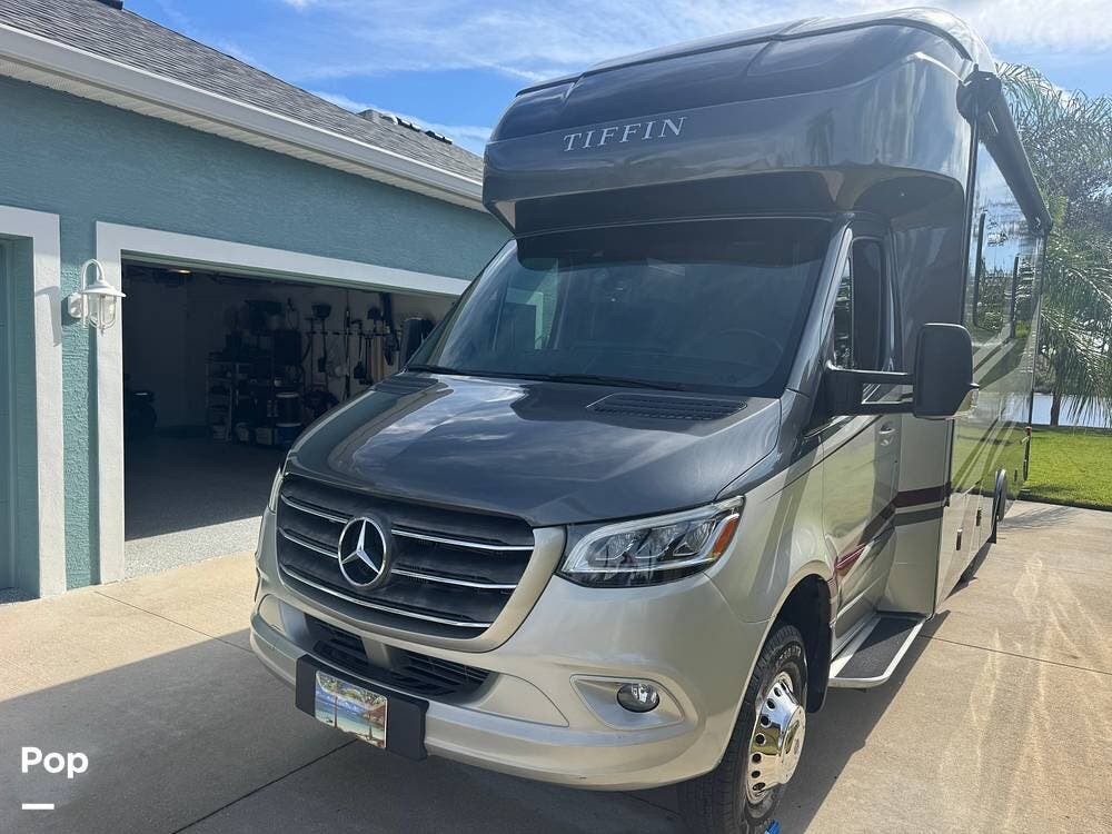 2020 Tiffin Wayfarer 25RW - Used Class C For Sale by Pop RVs in Parrish, Florida features Generator, Slideout, Awning, Air Conditioning, Leveling Jacks