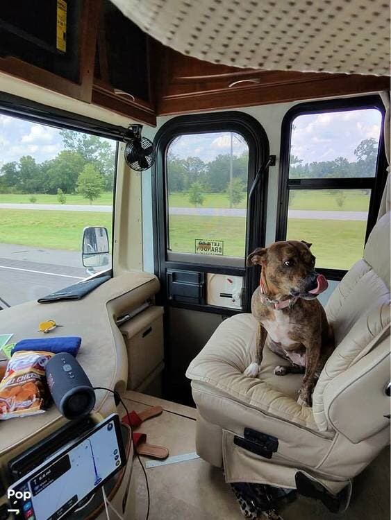 2006 Fleetwood Excursion 39V - Used Diesel Pusher For Sale by Pop RVs in Hessmer, Louisiana features Slideout