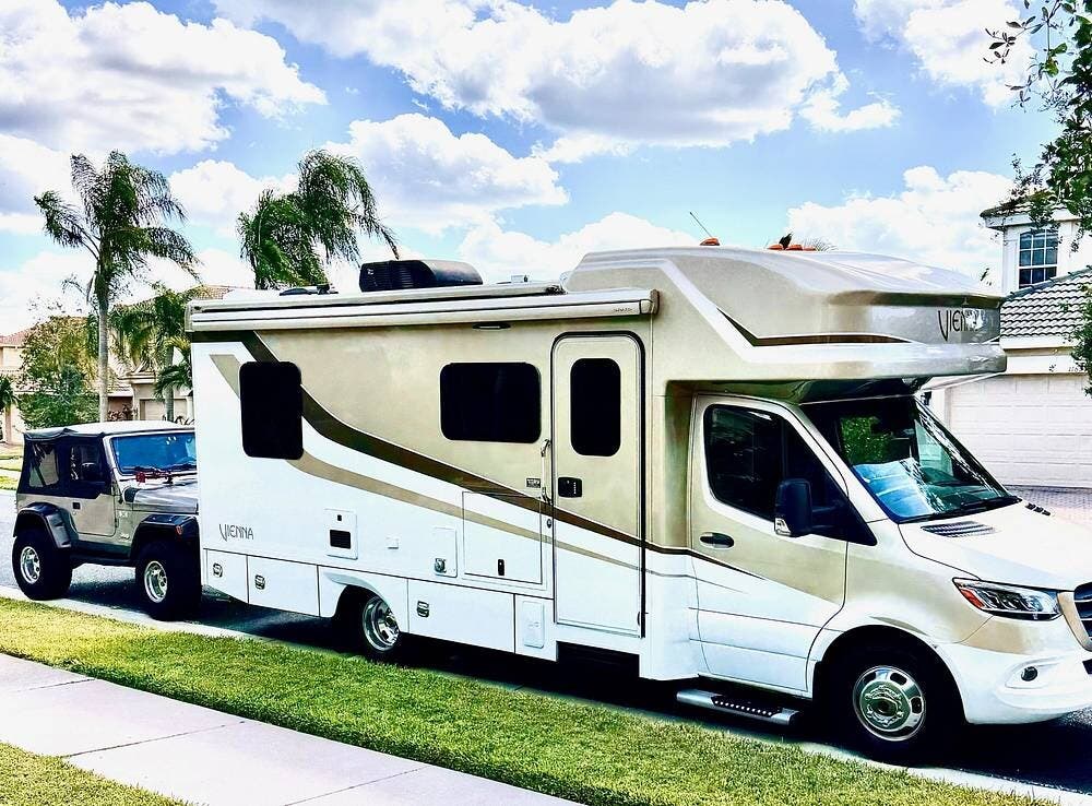 2022 Vienna 25VFWC by Renegade from Pop RVs in Venice, Florida