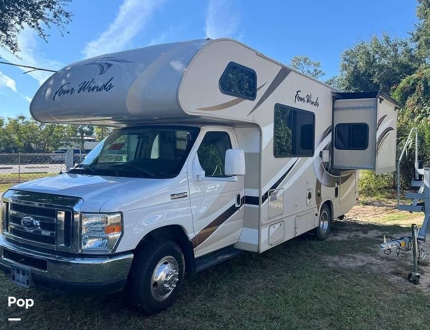 2017 Thor Motor Coach Four Winds 22B - Used Class C For Sale by Pop RVs in Fruitland Park, Florida features Generator, Air Conditioning, Slideout, Awning, Leveling Jacks