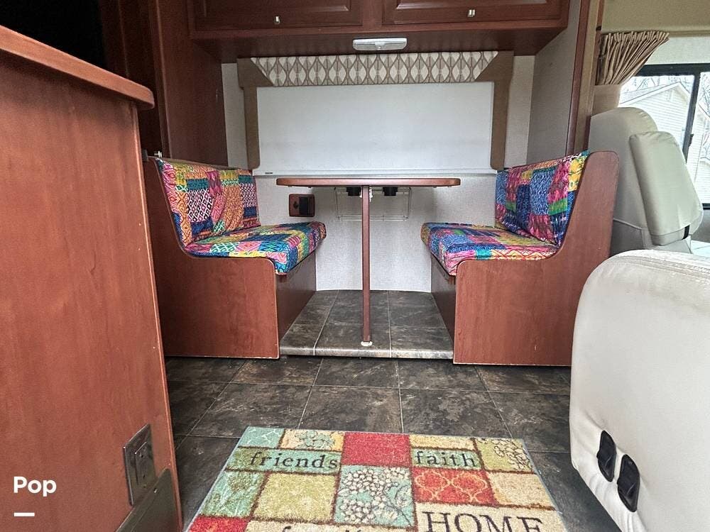 2014 Vista 26HE by Winnebago from Pop RVs in Stow, Ohio