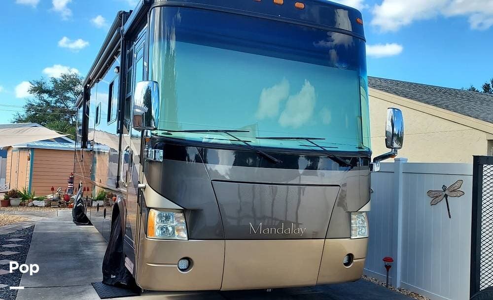2006 Mandalay Motorhome Mandalay 40E - Used Diesel Pusher For Sale by Pop RVs in Bradenton, Florida features Slideout