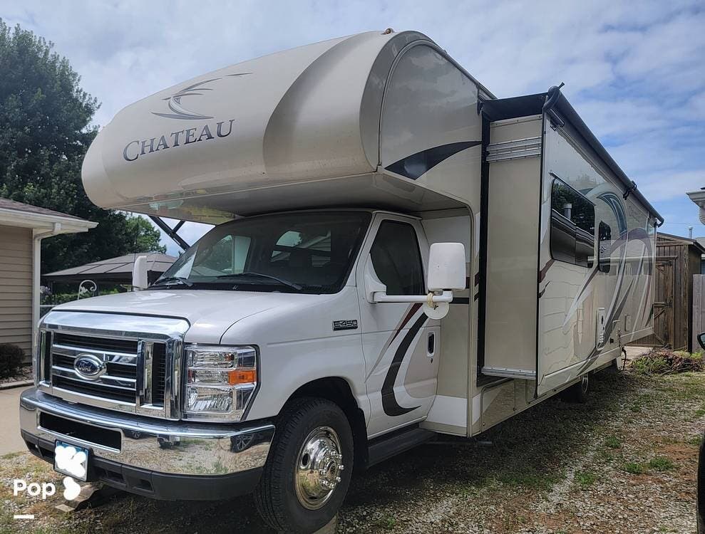 2018 Thor Motor Coach Chateau 31W - Used Class C For Sale by Pop RVs in Des Moines, Iowa features Awning, Air Conditioning, Leveling Jacks, Slideout, Generator