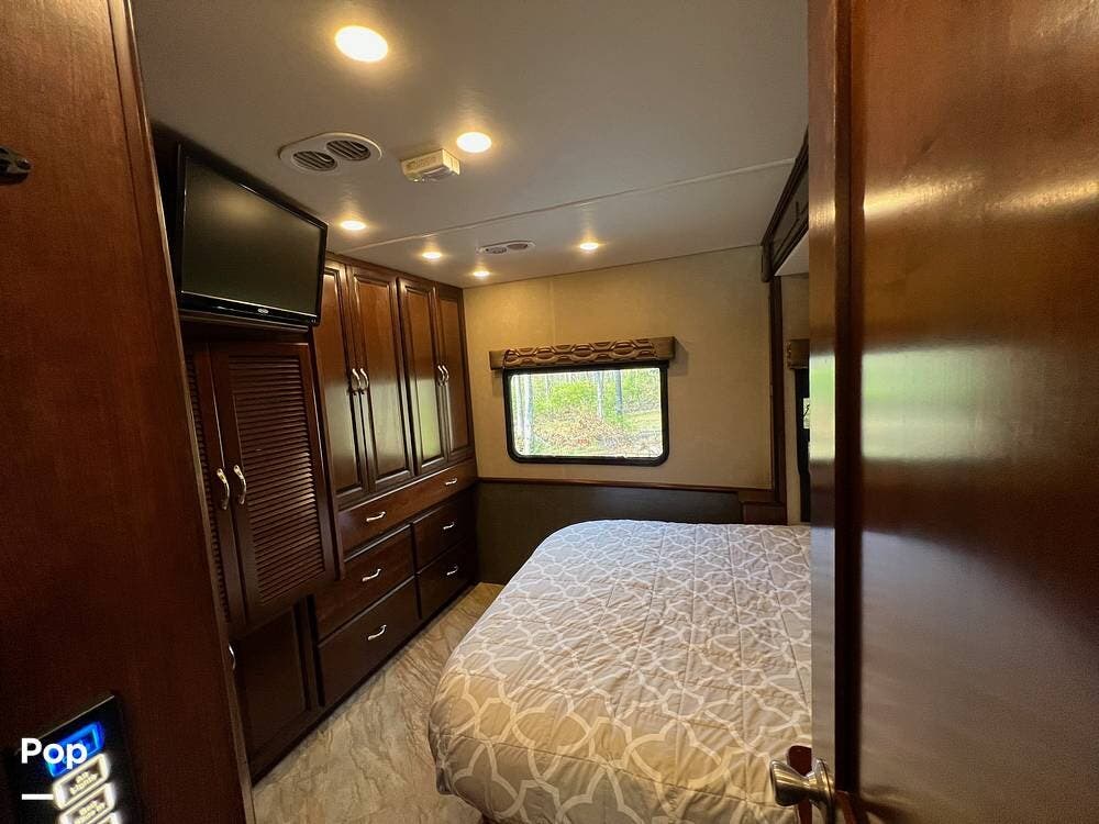 2017 Fleetwood Bounder 36Y - Used Class A For Sale by Pop RVs in Blanchester, Ohio features Awning, Air Conditioning, Generator, Slideout