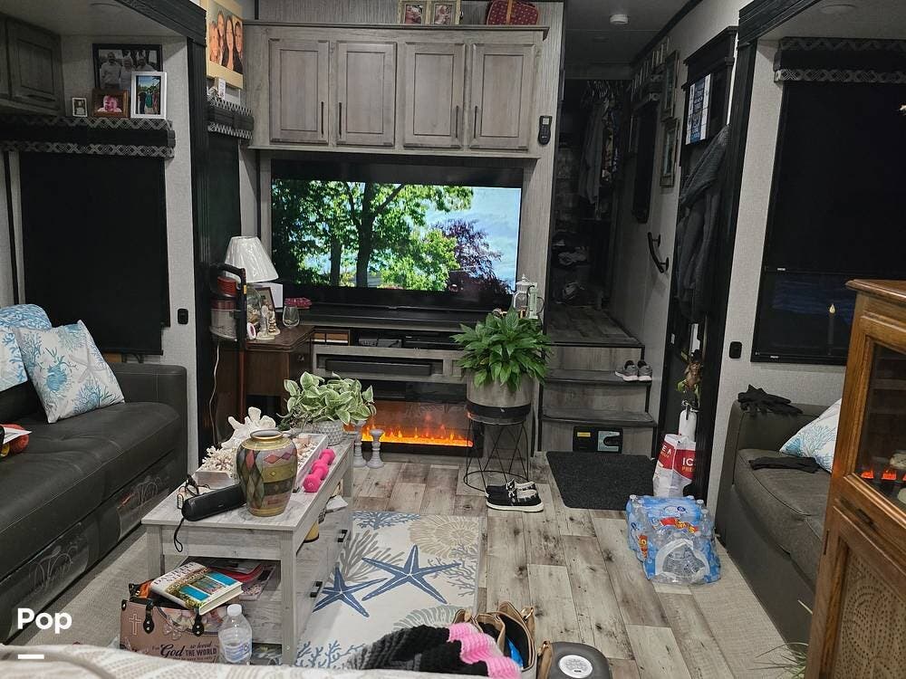 2022 K-Z Durango G391RKF - Used Fifth Wheel For Sale by Pop RVs in West Union, Ohio features Slideout, Awning, Air Conditioning