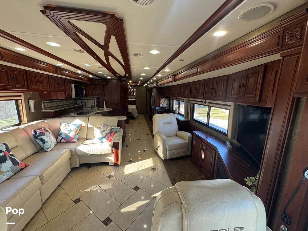 2014 Winnebago Tour 42QD - Used Diesel Pusher For Sale by Pop RVs in Section, Alabama features Leveling Jacks, Air Conditioning, Awning, Slideout, Generator