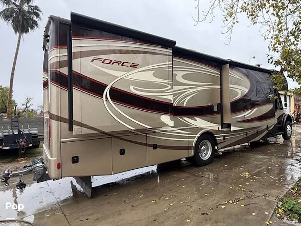 2016 Dynamax Corp Force HD 37TS - Used Super C For Sale by Pop RVs in Bakersfield, California features Air Conditioning, Generator, Leveling Jacks, Slideout, Awning