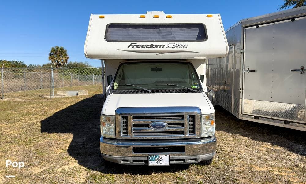 2011 Thor Motor Coach Freedom Elite 31R - Used Class C For Sale by Pop RVs in Winter Haven, Florida features Air Conditioning, Slideout, Awning, Generator