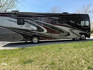 2022 Miramar 35.2 by Thor Motor Coach from Pop RVs in Kingsport, Tennessee