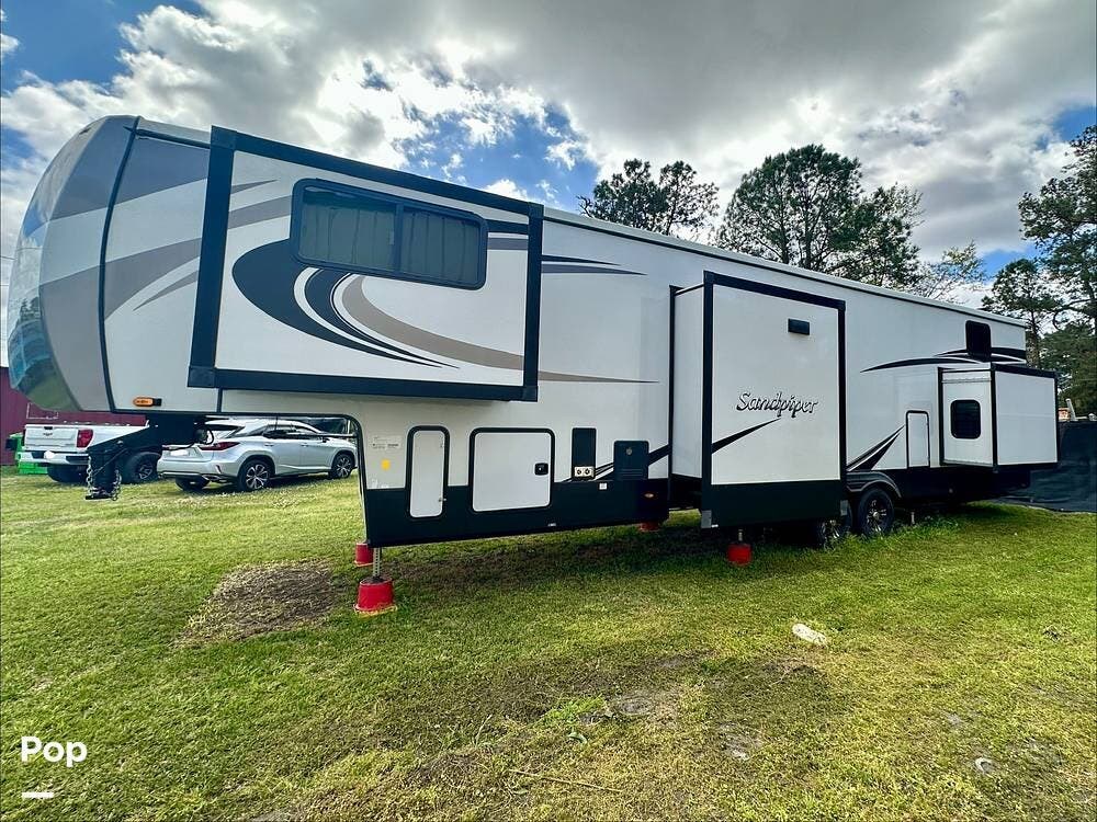 2023 Forest River Sandpiper 3990FL - Used Fifth Wheel For Sale by Pop RVs in Leland, North Carolina features Awning, Air Conditioning, Slideout, Leveling Jacks
