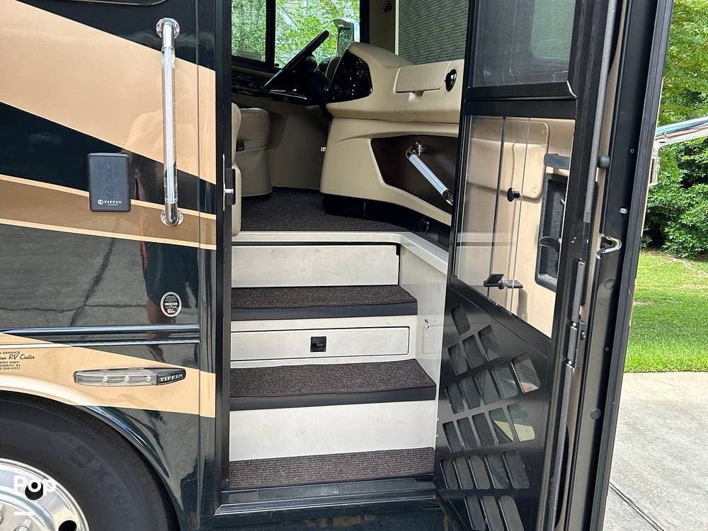 2019 Tiffin Phaeton 40 IH - Used Diesel Pusher For Sale by Pop RVs in Dothan, Alabama features Slideout, Generator, Air Conditioning